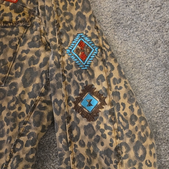 Cowgirl Tuff Leopard Print Jacket - Picture 4 of 6